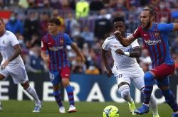 九游-莱万多夫斯基在勇士比赛中出色防守，战术调整引发热议！的简单介绍