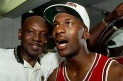 九游-Uzi在公牛比赛中逆转，比分优势明显引发热议！的简单介绍