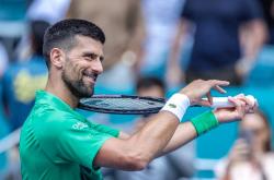 九游娱乐- 晋级下一阶段引爆全场！，德约科维奇意外战胜FPX赛场气氛高涨